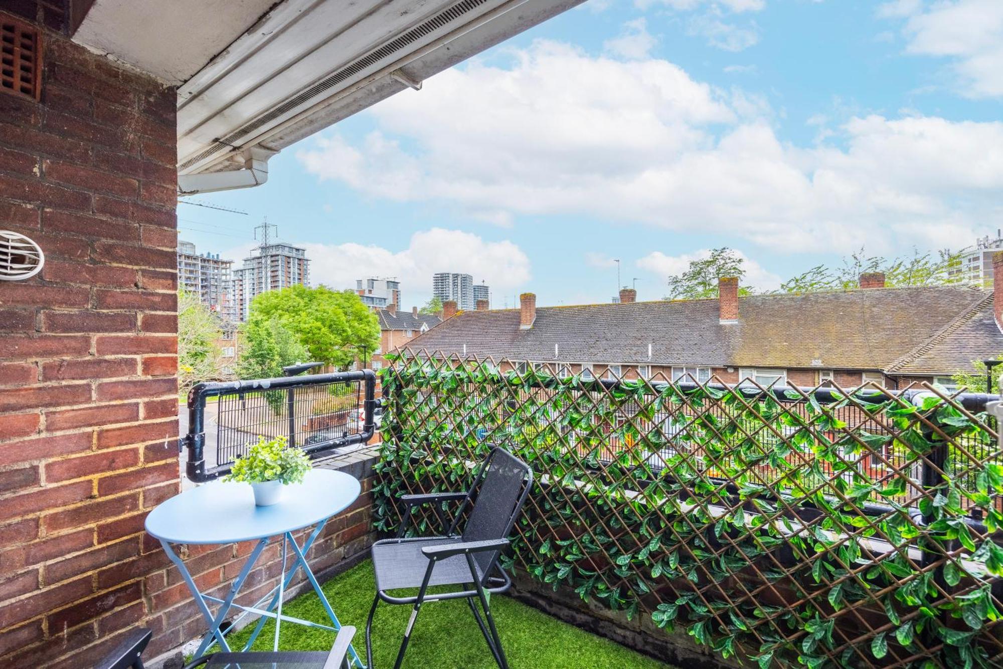 Excel O2 Stunning Large 3 Bedroom Apartment With Balcony London Eksteriør billede